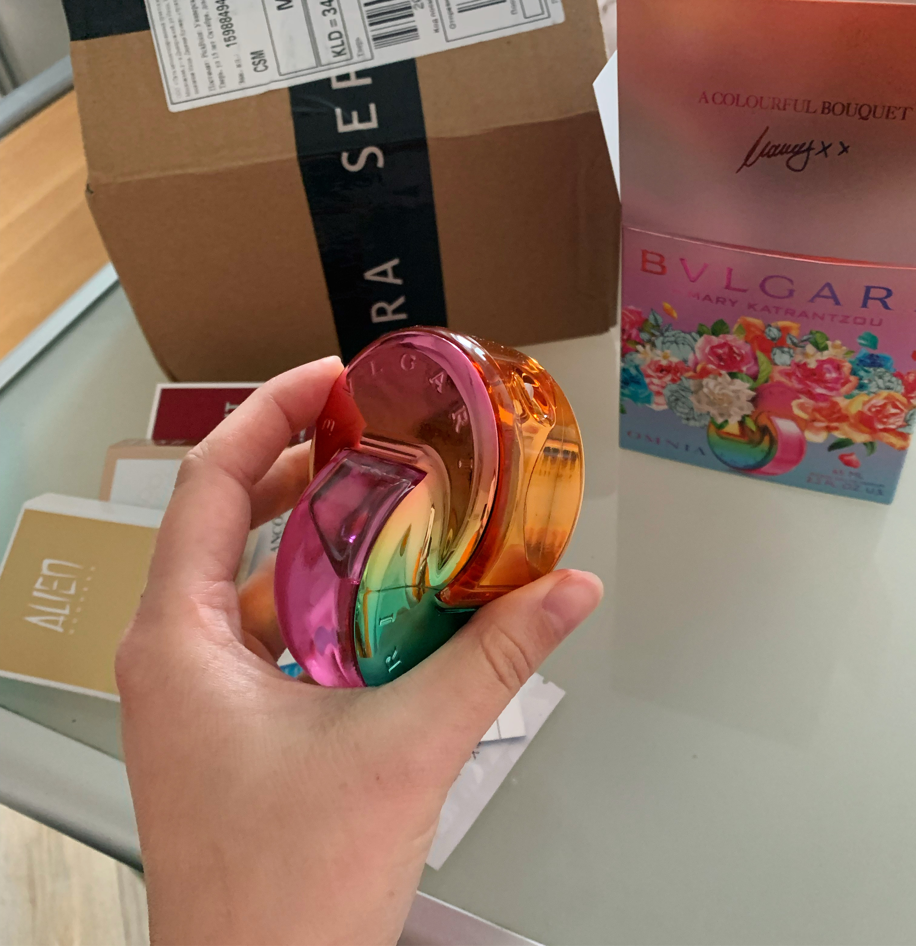 Omnia Floral By Mary Katrantzou Парфюмерная вода от Bvlgari купить по цене  от 12930 руб в интернет-магазине SEPHORA, духи для женщин Булгари